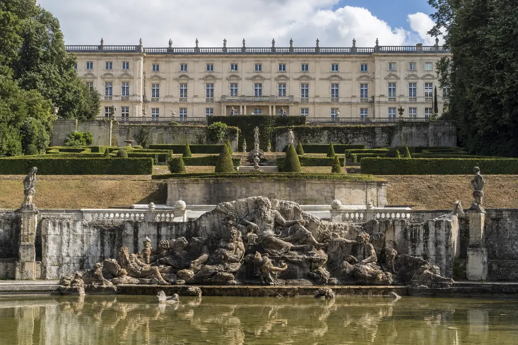 Giardino a terrazze con parterre di bosso e fontana barocca con figure fluviali (immagine creata con AI)